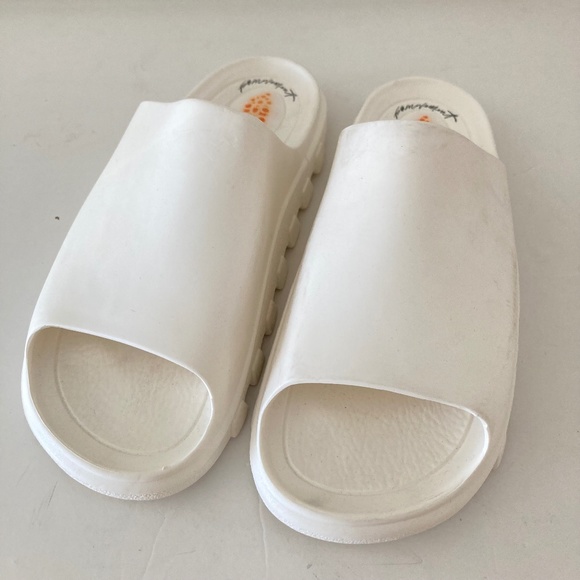 Free People Movement White Rubber Slides Sz M 39/40